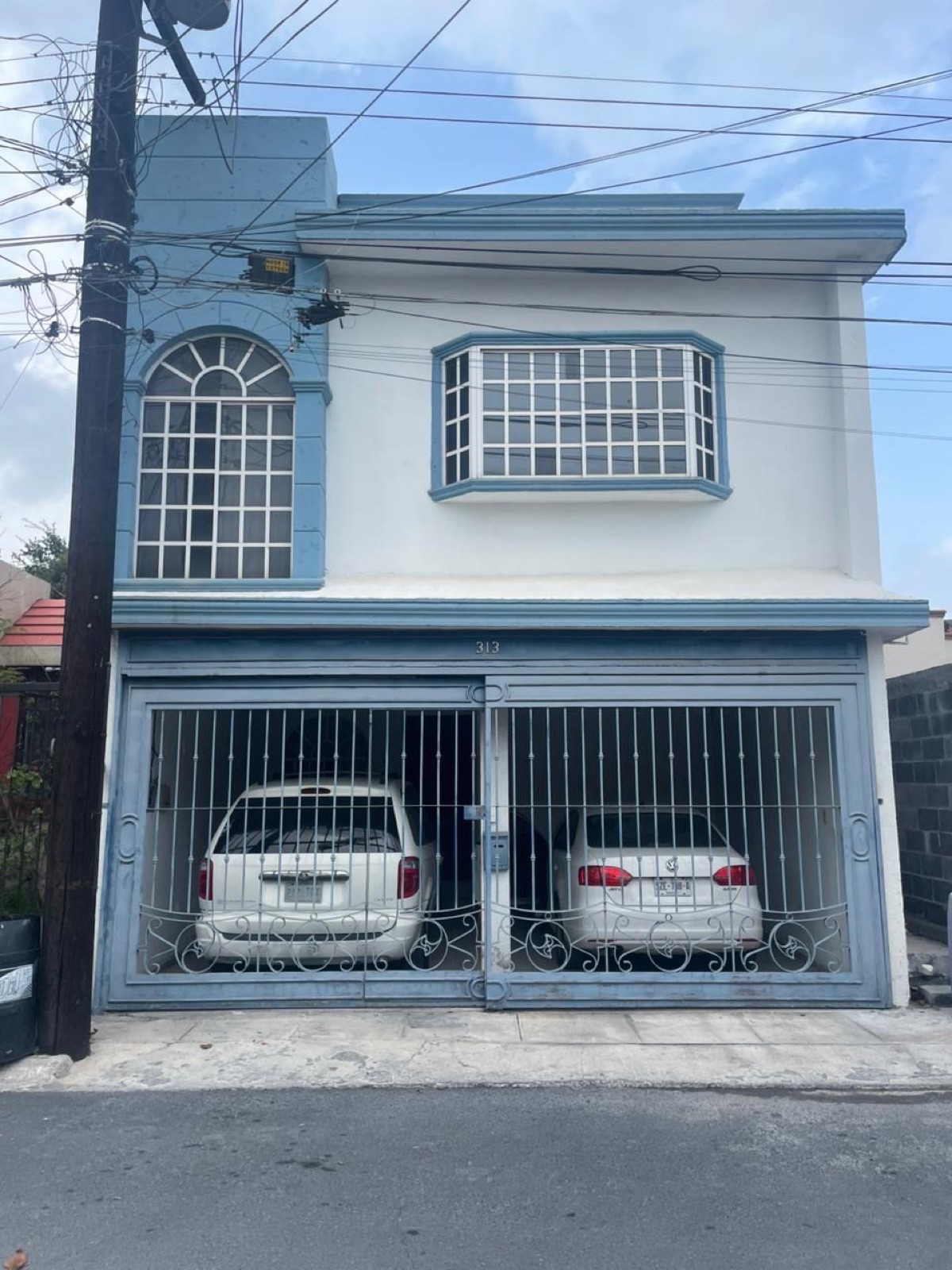 Cuatro recámaras y doble cochera en zona de plusvalía
